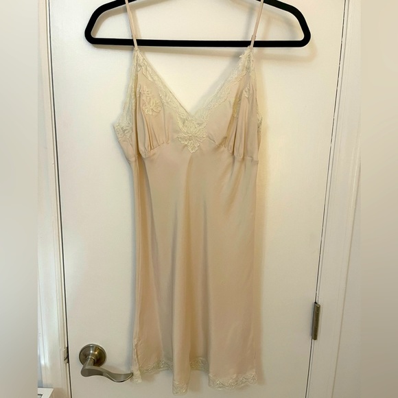 GOLD HAWK, SILK NIGHTY, M - Picture 1 of 4